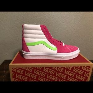 BRAND NEW IN BOX !!

Vans Sk8-Hi